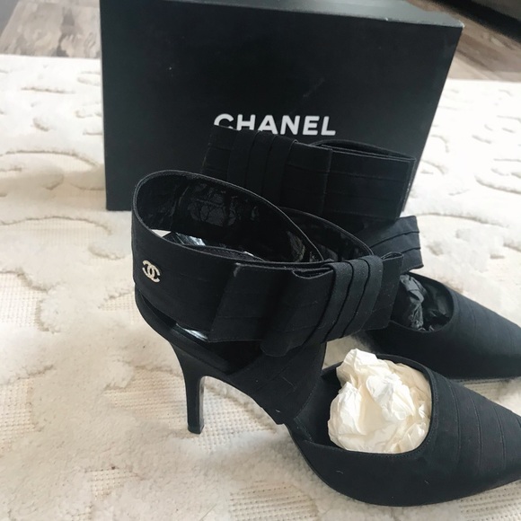 AUTHENTIC CHANEL VINTAGE Black Crystal CC Logo Strappy Dress Heels - Picture 3 of 12